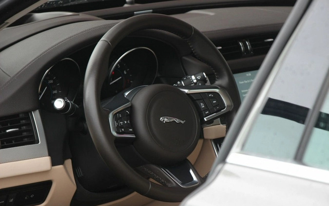 Jaguar XF cena 125990 przebieg: 23000, rok produkcji 2018 z Łasin małe 781